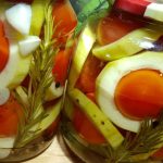 სტაფილოს მსუბუქი სალათი ნივრით, ვიტამინების ნამდვილი ბომბი მათთვის, ვინც გადაწყვიტა ერთ თვეში ფორმაში ჩადგომა. | შენი სუფრა