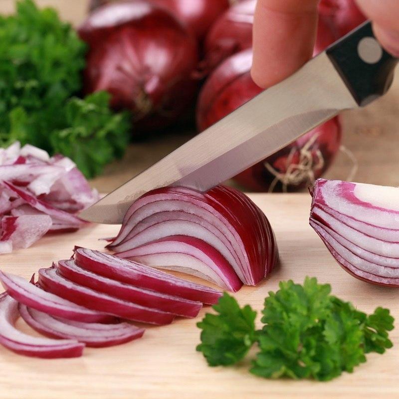 лук нарезаем кубиками