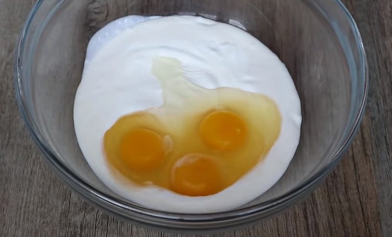 сметана с яйцами