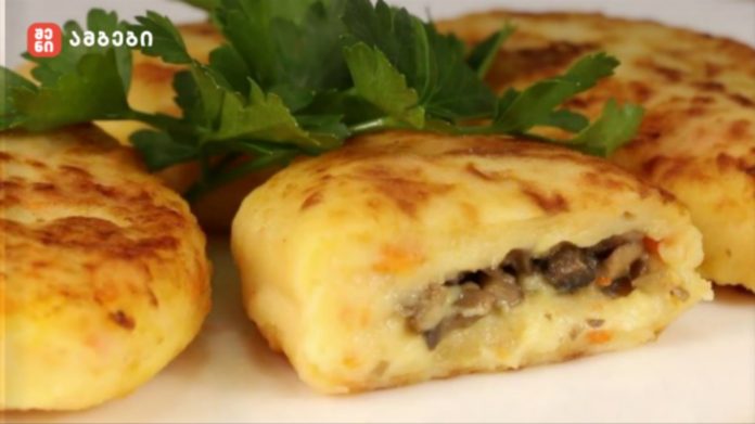 Golden-brown stuffed pastries topped with parsley; cross-section shows meat and mushroom filling.