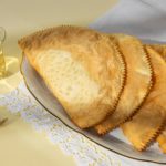 ვფიქრობ, რომ ყველა დიასახლისს უნდა ჰქონდეს ასეთი რეცეპტი. მაღაზიის კეტჩუპთან ან ტომატის პასტასთან შედარებაც კი არ ღირს. | შენი სუფრა